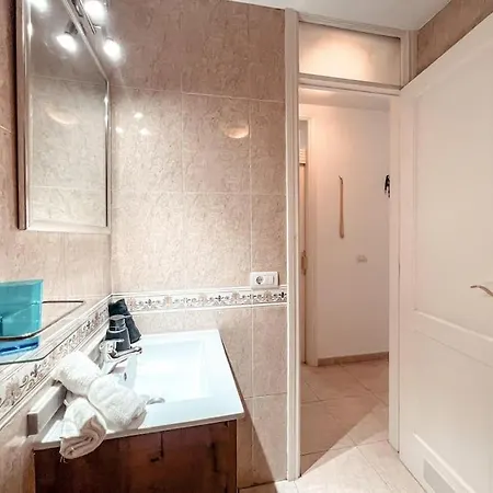 Quiet Sunviet Stay, Pool & Morning Sun Balcony Cs021