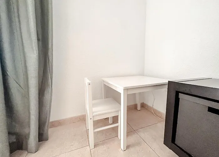 Quiet Sunviet Stay, Pool & Morning Sun Balcony Cs021